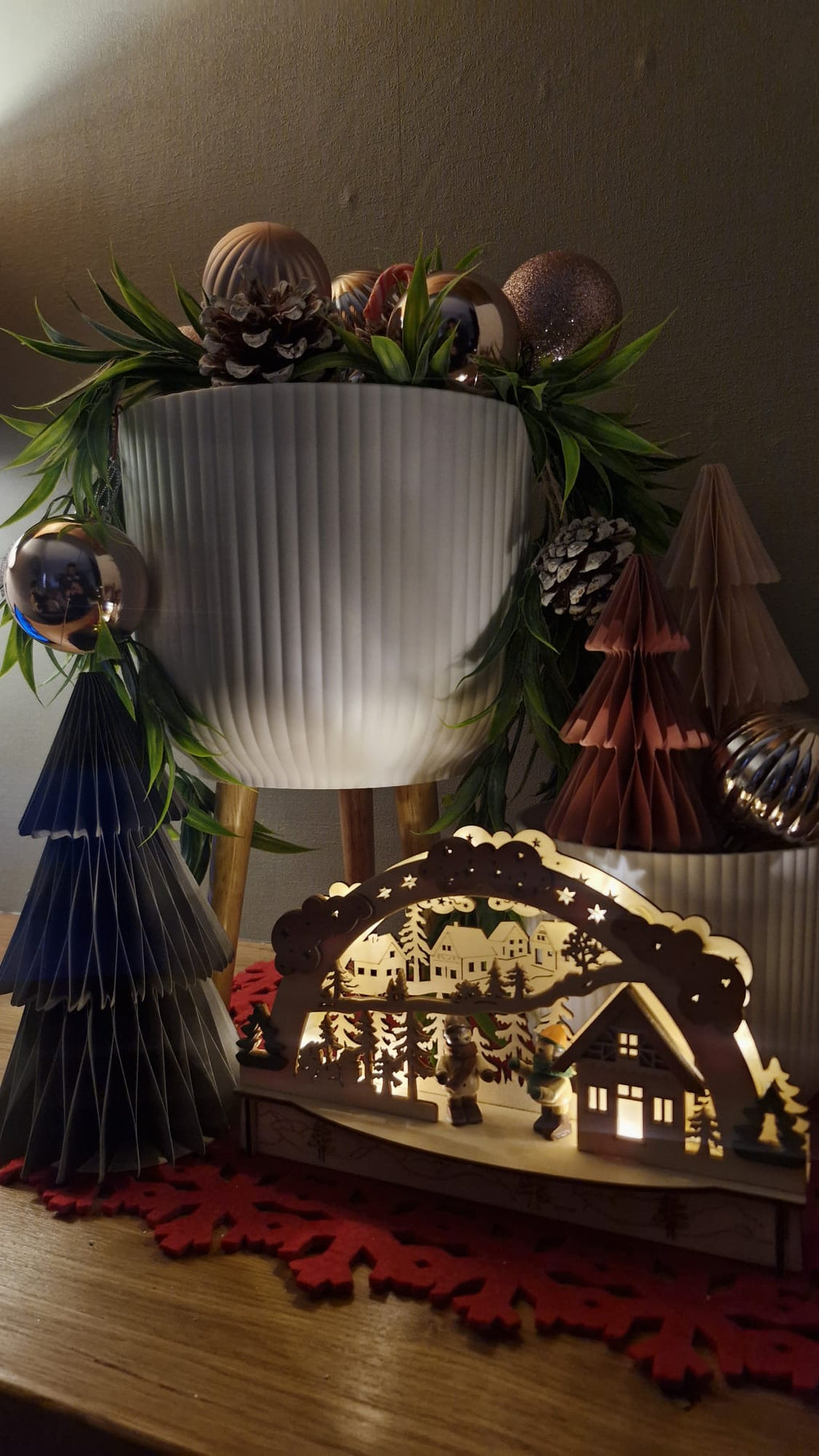 Helenia with legs 4.6L Available in White