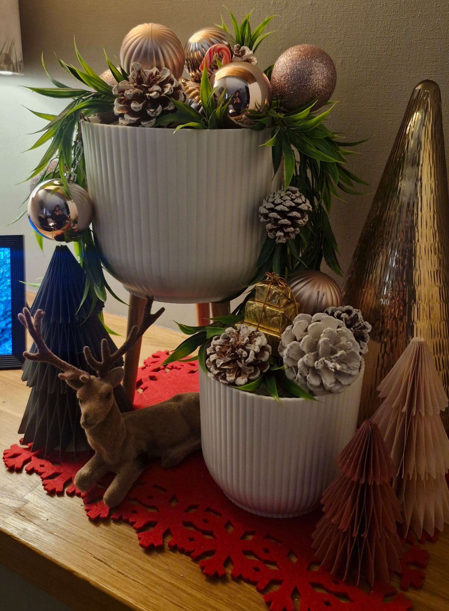 Helenia with legs 4.6L Available in White